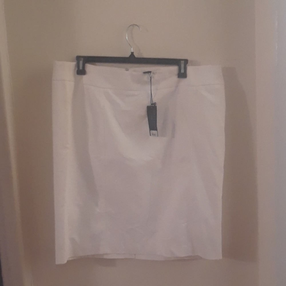 NEW Lane Bryant white pencil Skirt.